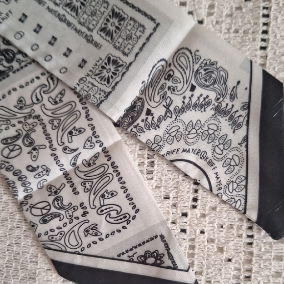 Paisley Patterned Bandana Set - Picture 4 of 8